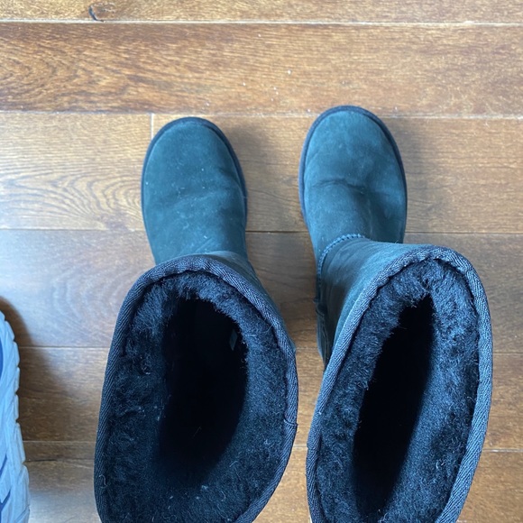 SALE Great Condition Tall Black Ugg’s - Picture 3 of 6